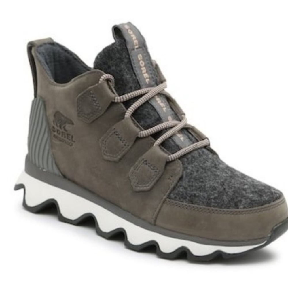 SOREL • Kinetic Caribou Boots • Size 8.5